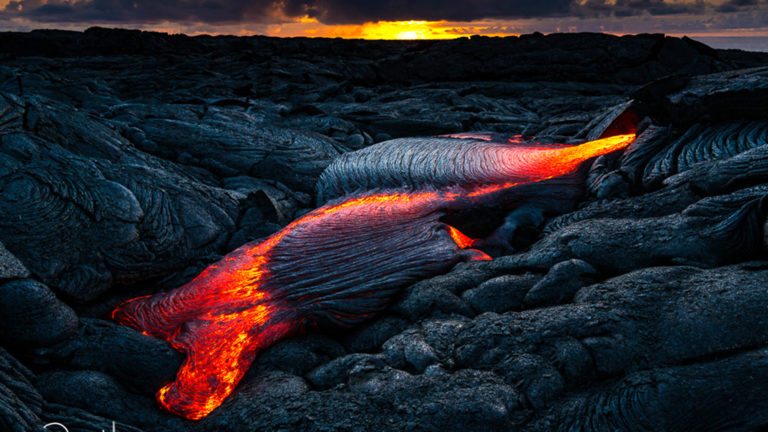 Shooting Lava Flow in Hawaii!